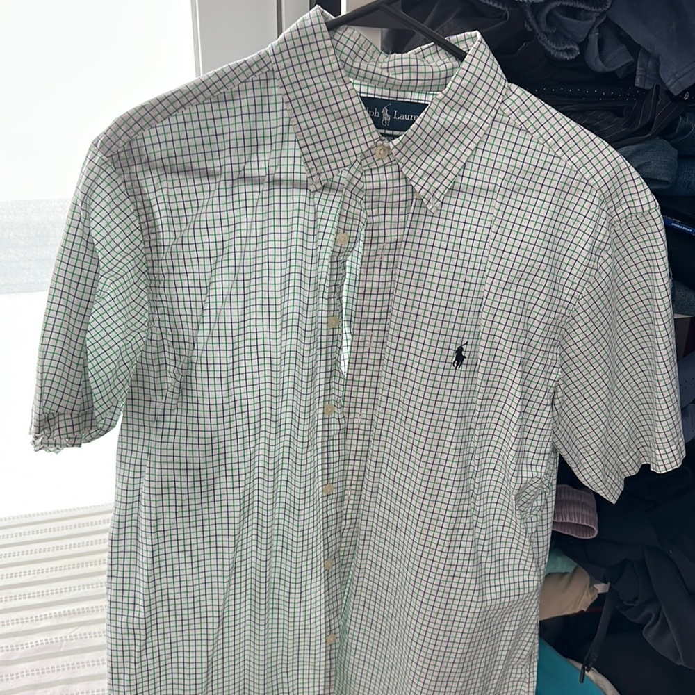 Size large Ralph Lauren button up classic fit.